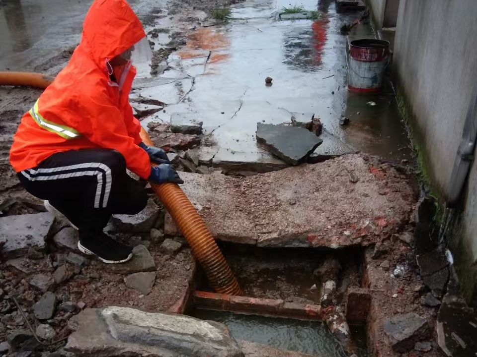 池州专业清理污水池 炜誉市政以规范流程守护城市 “肠道”