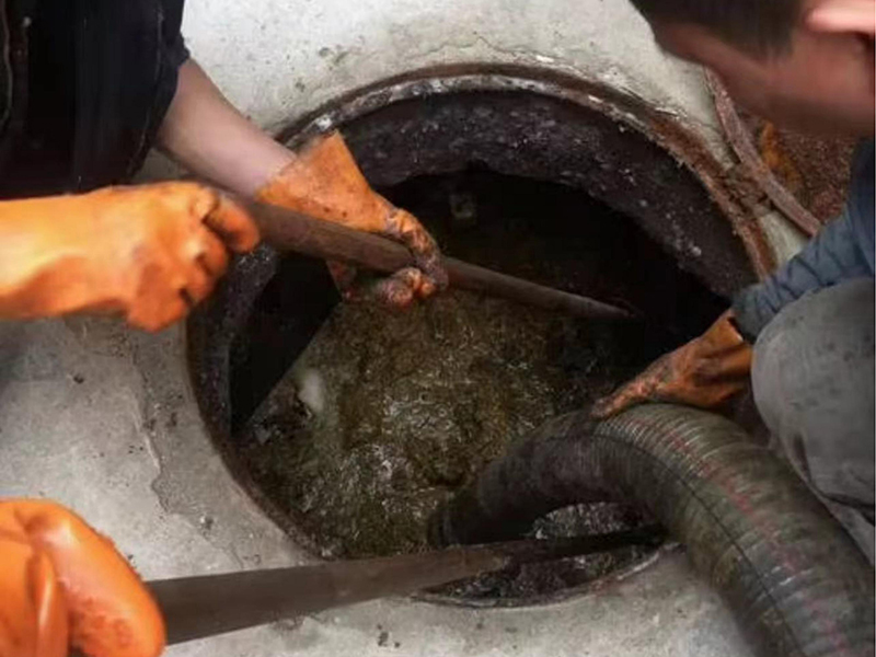 池州清理化粪池时如何避免沼气的危害？